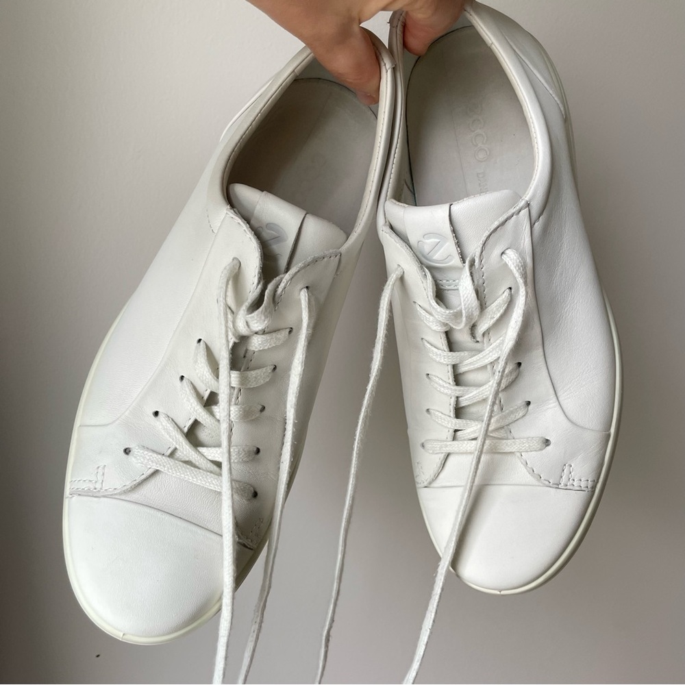Classic Ecco White Men's Leather Sneakers - Picture 2 of 8